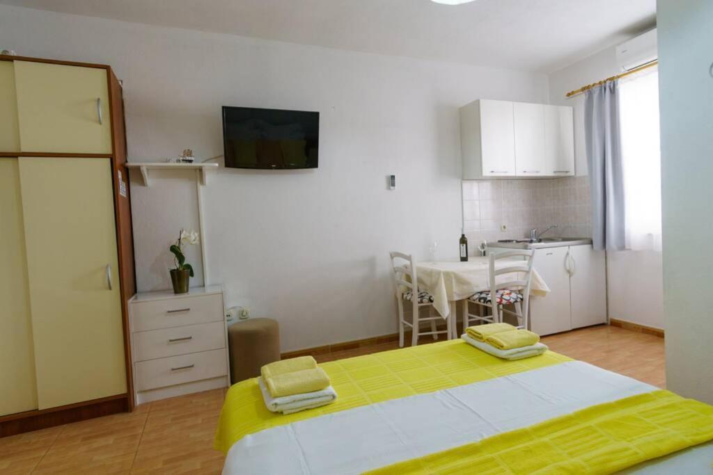 Lovely Studio Apartment For 2 Free Private Parking Makarská Exteriér fotografie